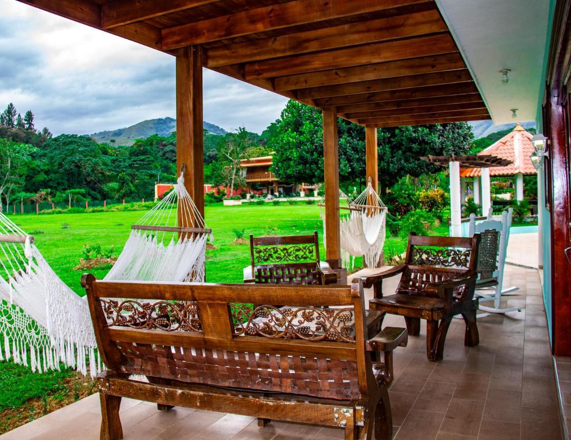 Deluxe Suites Guacamayos - Eco-Lodge & Swimming Pool Бонао Экстерьер фото